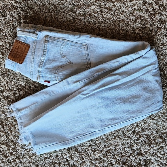 Levi's Pants - Levis light wash button fly womans jeans size 24